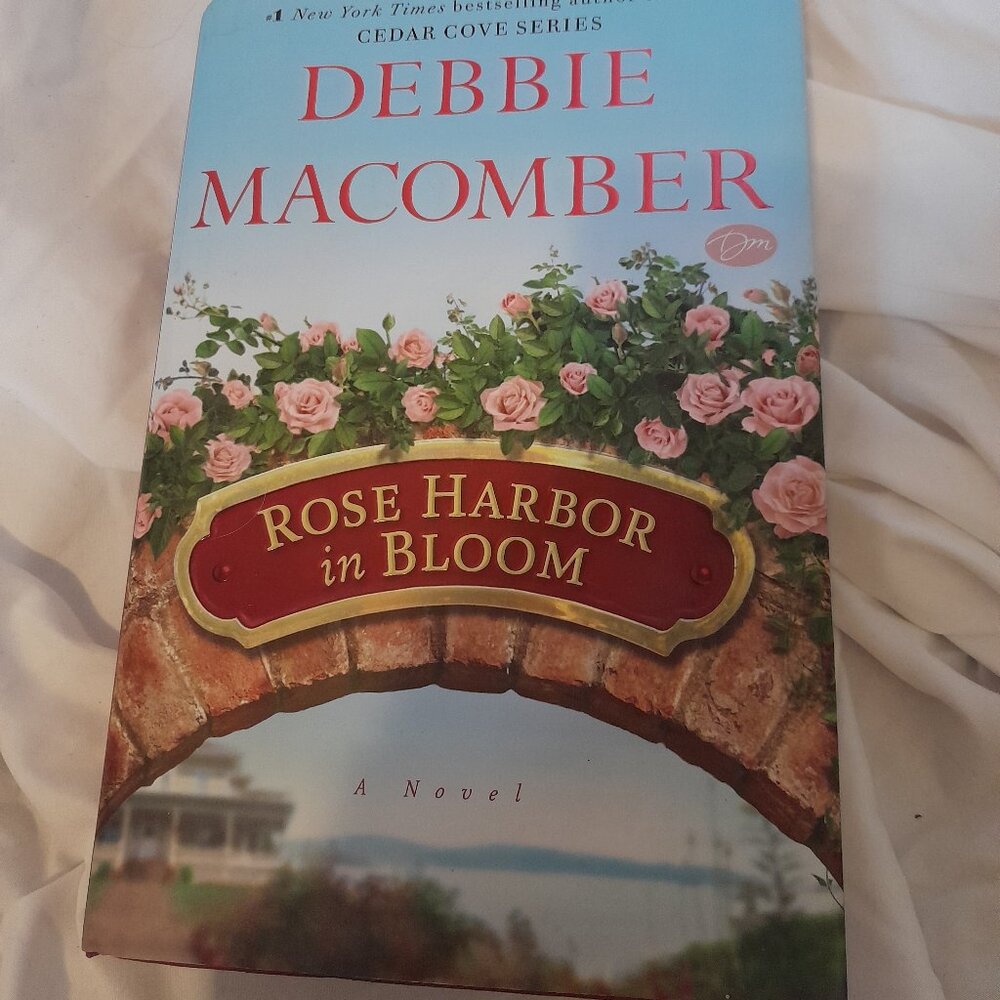 Rose Harbor in Bloom by Debbie Macomber (2013, Hardcover)